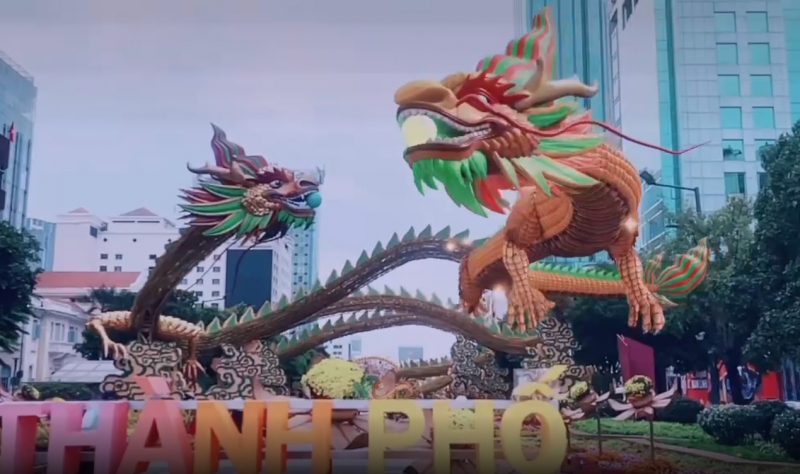 Đặc sắc đường hoa Nguyễn Huệ Tết Giáp Thìn 2024 tại TP Hồ Chí Minh  -0