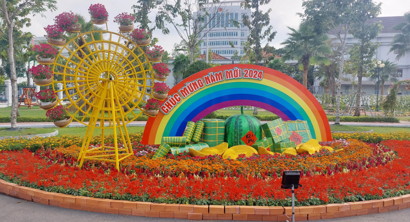 Năm thứ 2, Sóc Trăng đón người dân tham quan trụ sở UBND tỉnh nhân dịp đầu xuân -3