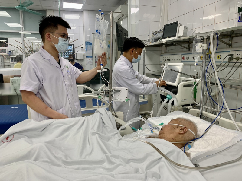 Bác sĩ Bệnh viện 19-8 xuyên Tết cấp cứu người bệnh -0