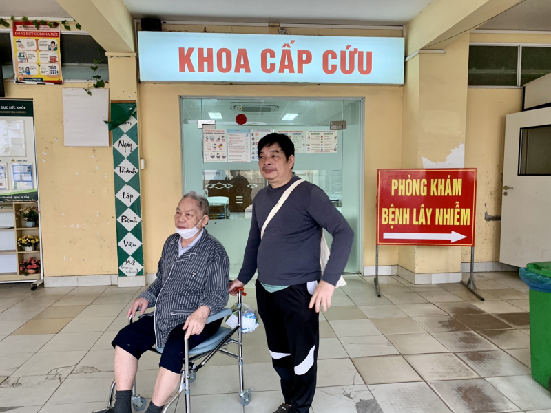 Bác sĩ Bệnh viện 19-8 xuyên Tết cấp cứu người bệnh -0