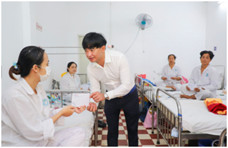 EVNGENCO2 trao quà tết đến 200 bệnh nhân điều trị ung thư tại Cần Thơ -0
