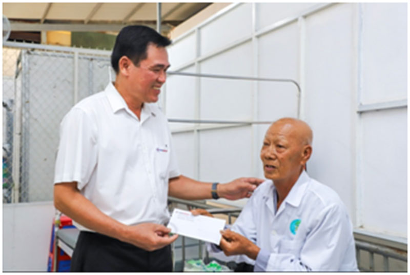 EVNGENCO2 trao quà tết đến 200 bệnh nhân điều trị ung thư tại Cần Thơ -1