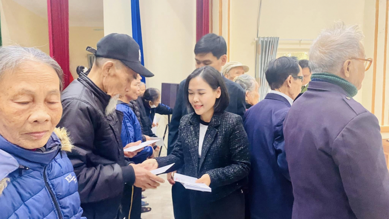 Báo CAND trao tặng quà tết “Xuân yêu thương năm 2024” -0