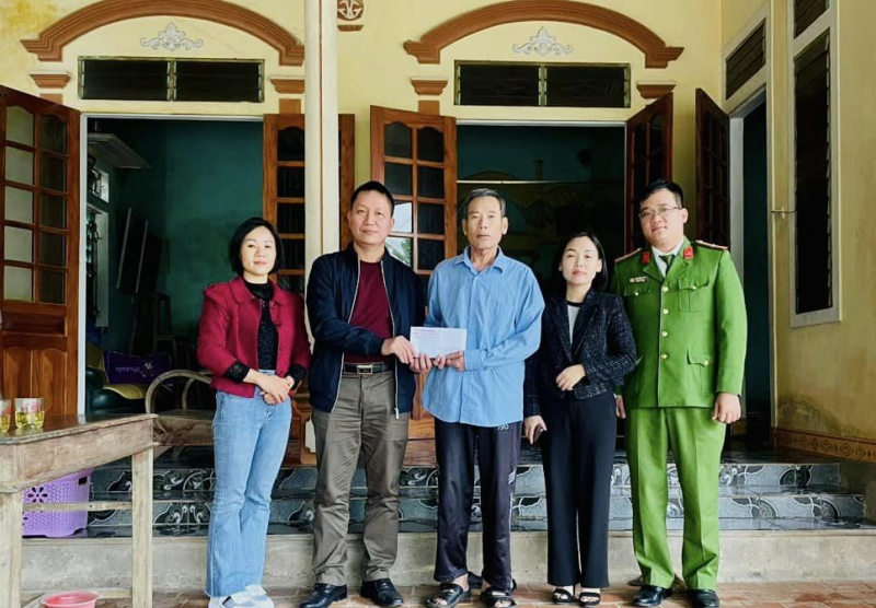 Báo CAND trao tặng quà tết “Xuân yêu thương năm 2024” -0