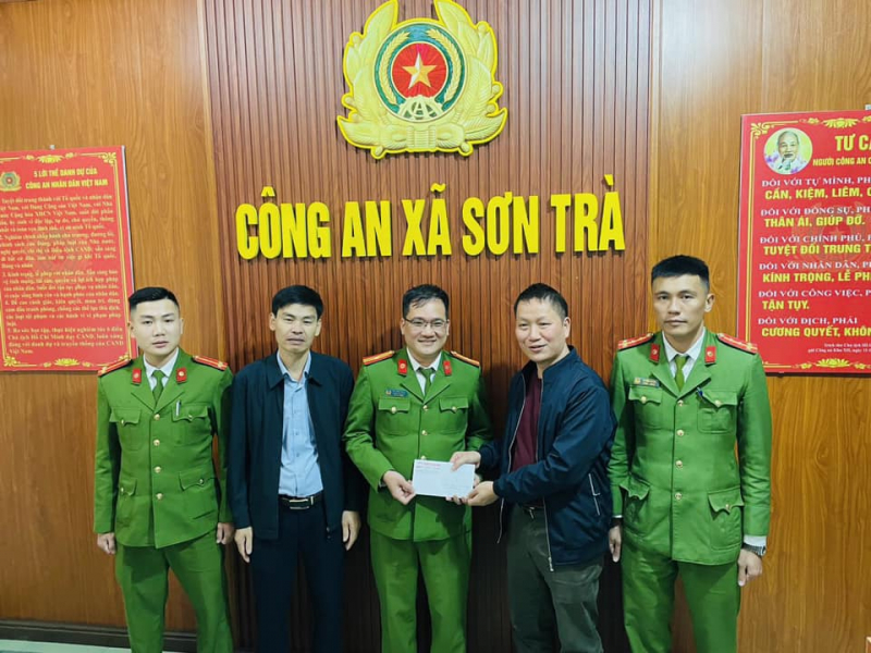 Báo CAND trao tặng quà tết “Xuân yêu thương năm 2024” -0