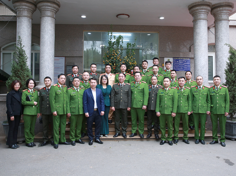 Thứ trưởng Trần Quốc Tỏ kiểm tra công tác ứng trực và chúc Tết một số đơn vị -2