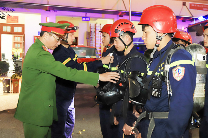 Đêm phố núi bình yên -0