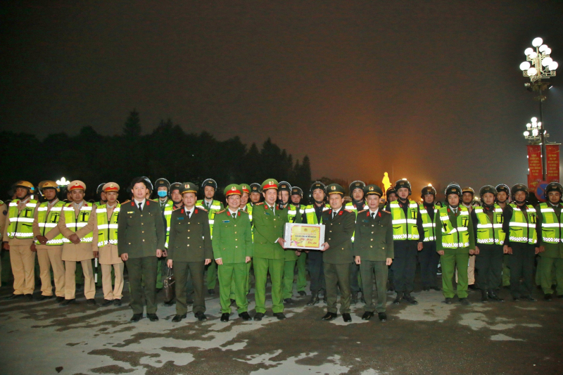 Công an các địa phương bảo đảm tuyệt đối an toàn đêm giao thừa Tết Nguyên đán Giáp Thìn 2024 -0
