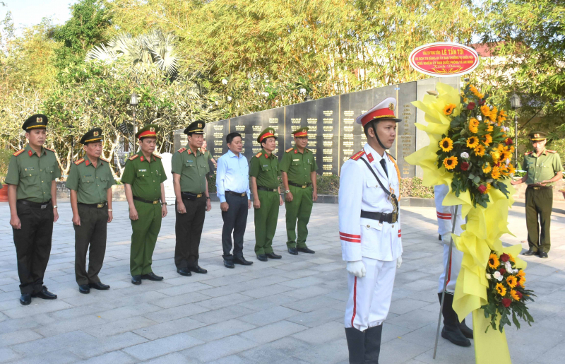  Chủ nhiệm Ủy ban Quốc phòng và An ninh của Quốc hội chúc Tết tại Bạc Liêu -0