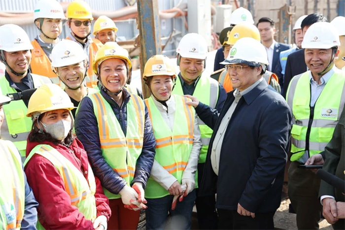 Thủ tướng chúc Tết công nhân, người lao động, lực lượng trực Tết tại Hà Nội -0