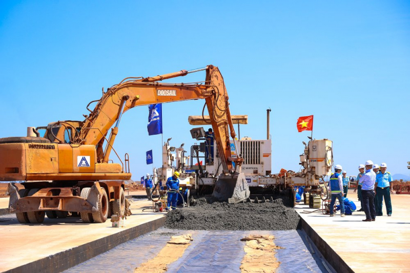 Thủ tướng: Phấn đấu rút ngắn tiến độ hoàn thành sân bay Long Thành từ 3-6 tháng -1