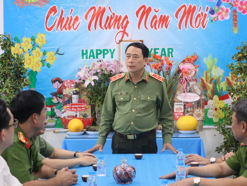 Thứ trưởng Lê Quốc Hùng đến thăm và chúc Tết Đồn Công an Khu công nghiệp Tân Thành -0