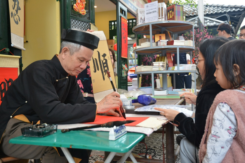 Rộn ràng Phố sách Hà Nội -0