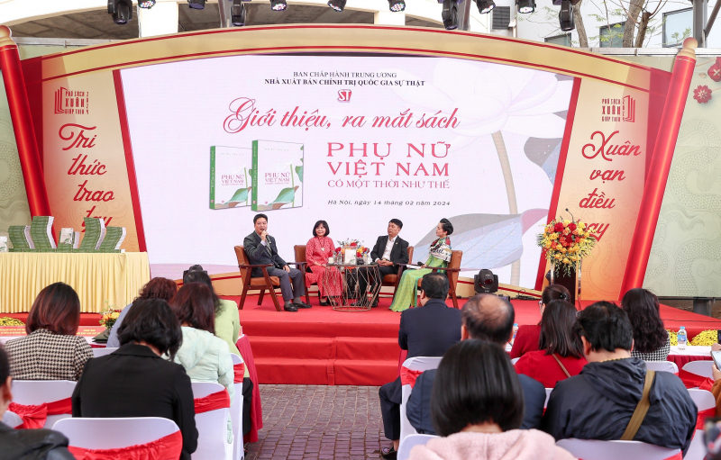 Rộn ràng Phố sách Hà Nội -0