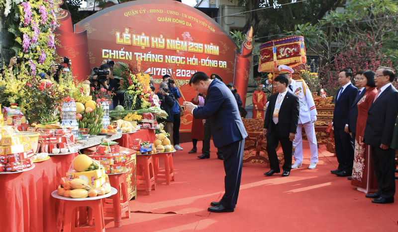 Tưng bừng khai hội Gò Đống Đa -0