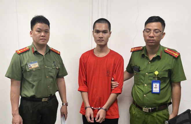 Bắt đối tượng truy nã nhập cảnh về Việt Nam qua sân bay quốc tế Đà Nẵng -0