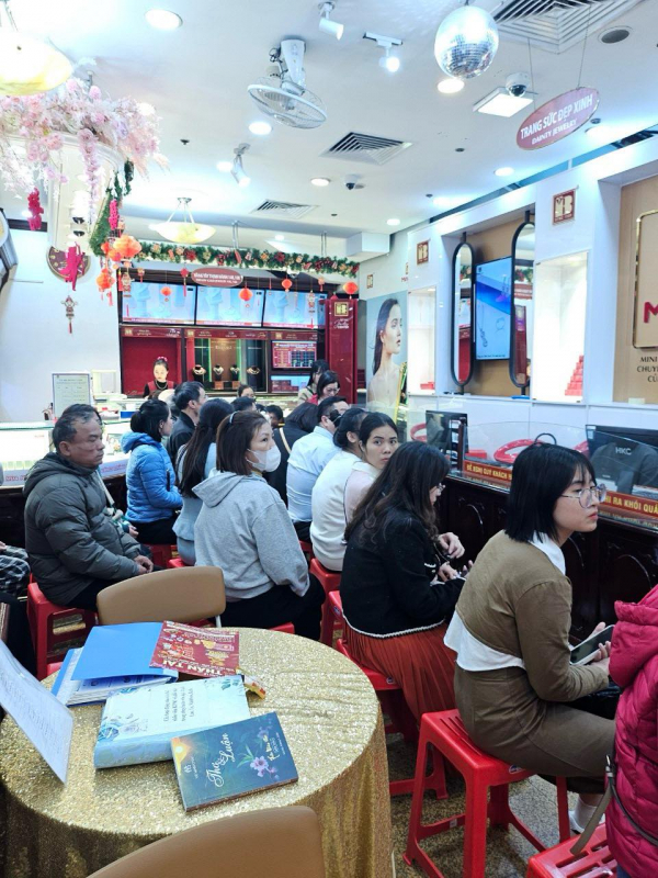 Giảm phiên mở hàng, SJC vẫn “vênh” 19 triệu đồng/lượng so với thế giới -0