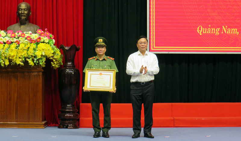 Phóng viên Báo CAND được khen thưởng ngay ngày đầu làm việc sau Tết -0