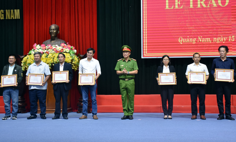 Phóng viên Báo CAND được khen thưởng ngay ngày đầu làm việc sau Tết -0