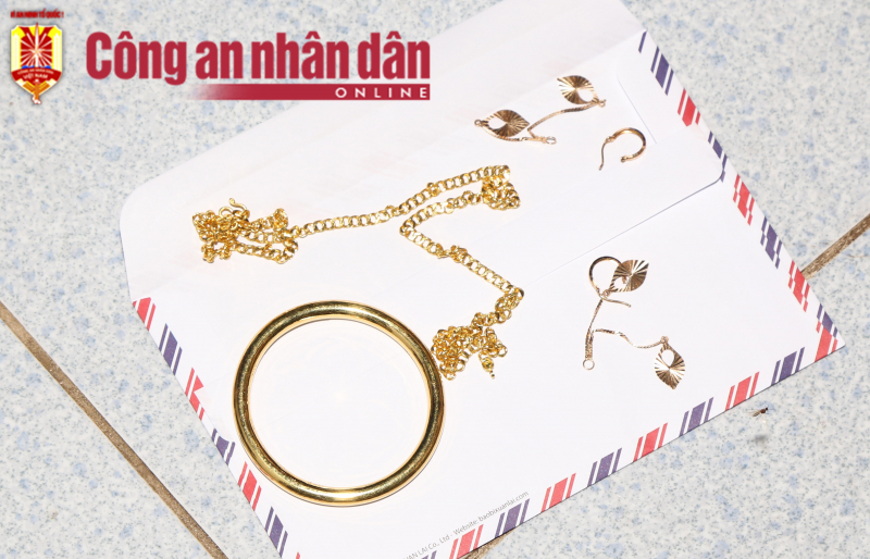 Hai đối tượng “ăn bay” sa lưới sau 11 giờ gây án -0