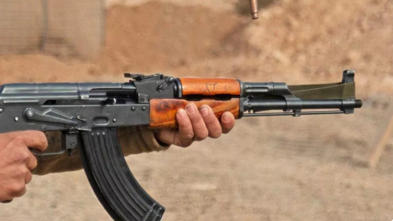 Mâu thuẫn gia đình, người đàn ông Iran bắn 12 người thân -0