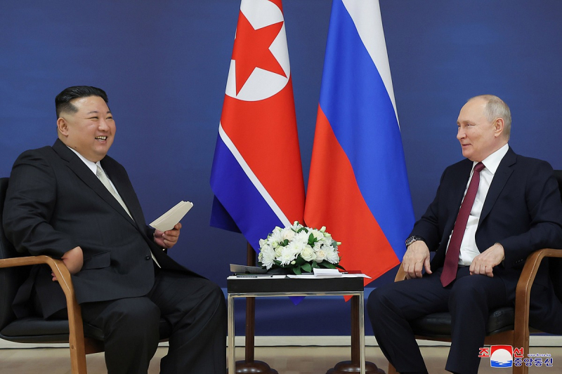 Tổng thống Putin tặng Chủ tịch Triều Tiên ô tô Nga -0