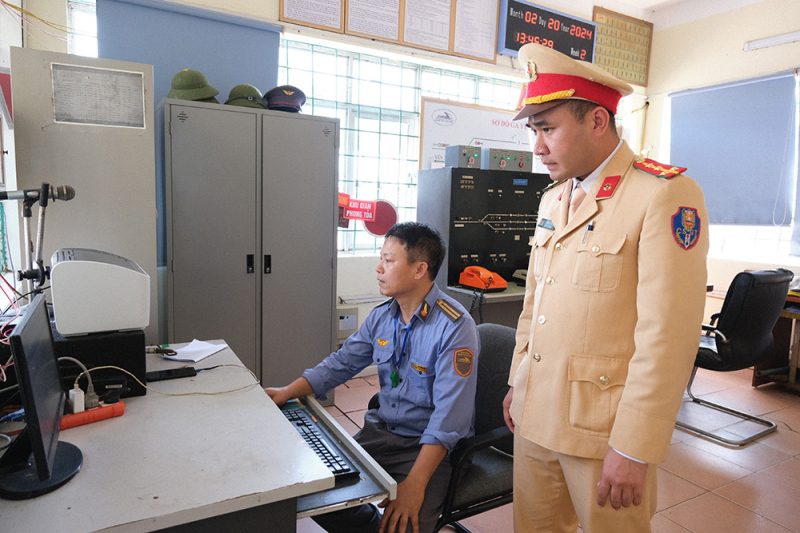 CSGT Công an Hà Tĩnh đột xuất kiểm tra nồng độ cồn lái tàu hoả -0