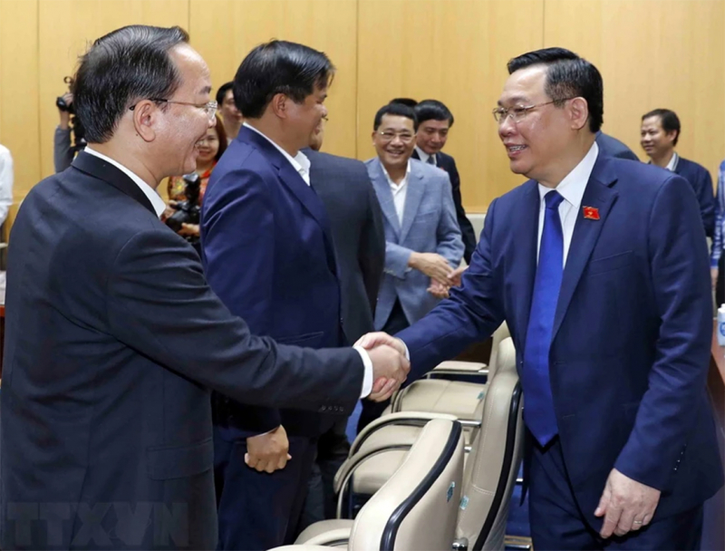 Chủ tịch Quốc hội: Nghiên cứu, đề xuất chế độ đãi ngộ phù hợp cho cán bộ y tế -0