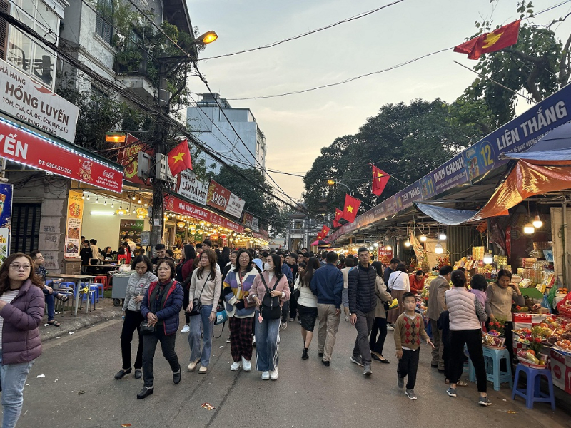 Không xảy ra trộm cắp, móc túi tại Phủ Tây Hồ dịp đầu năm -0