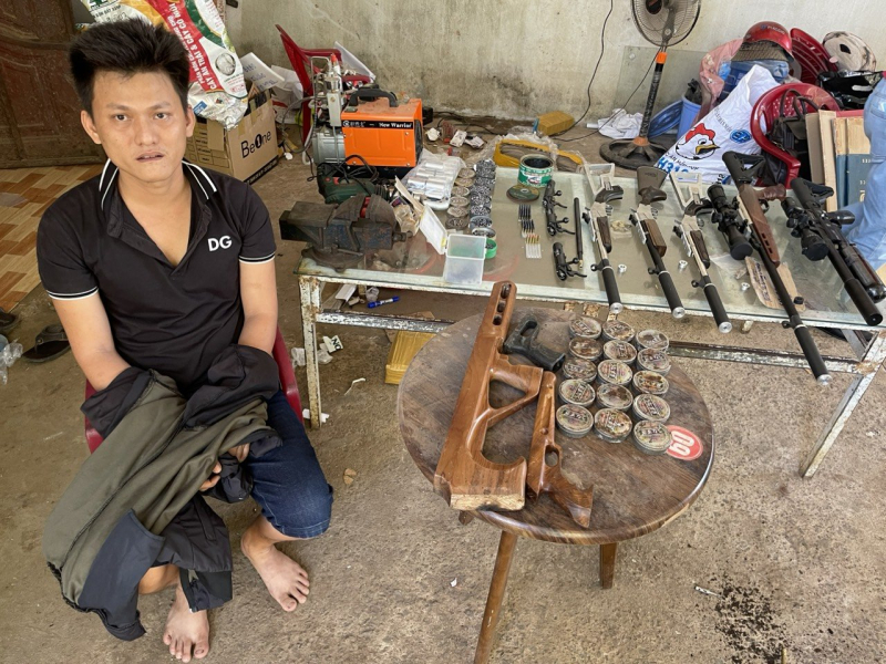 Thuê căn nhà trong khu vườn chuối để chế tạo súng quân dụng -0