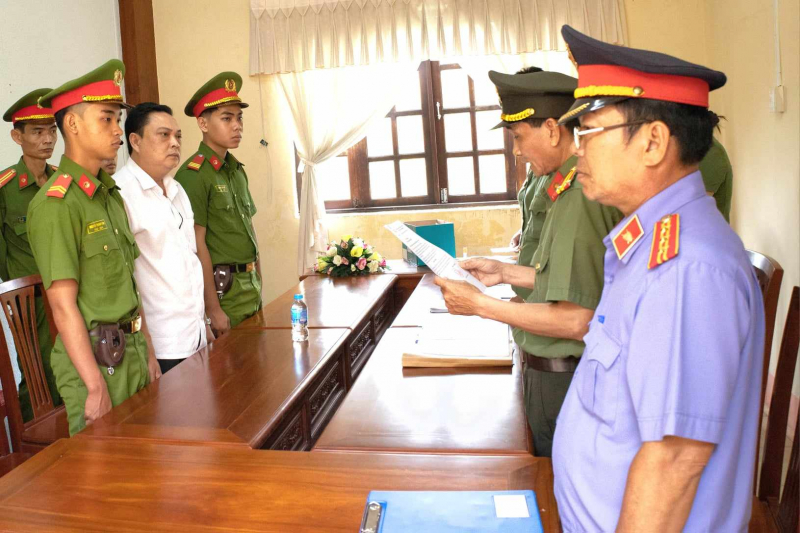 Bắt tạm giam Giám đốc Văn phòng Đăng ký đất đai tỉnh Hậu Giang -0