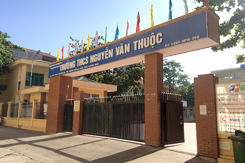 Học sinh lớp 8 trong thương khi nhảy từ tầng 4 trường học -0