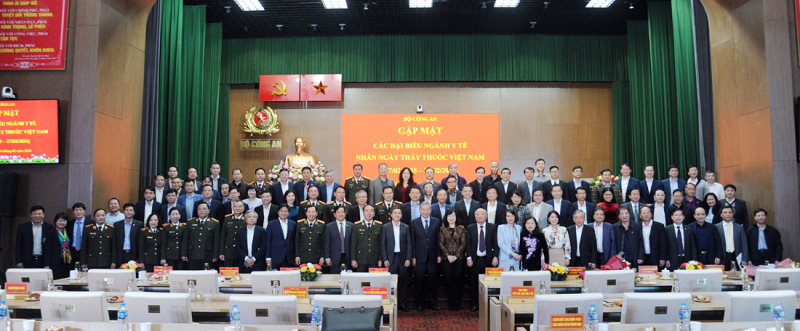 Đáp ứng ngày càng tốt hơn nữa yêu cầu bảo vệ, chăm sóc và nâng cao sức khỏe của nhân dân -0