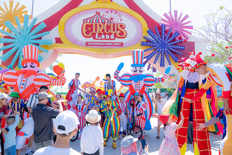 NovaWorld Phan Thiet thu hút gần 180.000 lượt khách chỉ trong 6 ngày Lễ hội Vibe Fest Tết Giáp Thìn 2024 -0