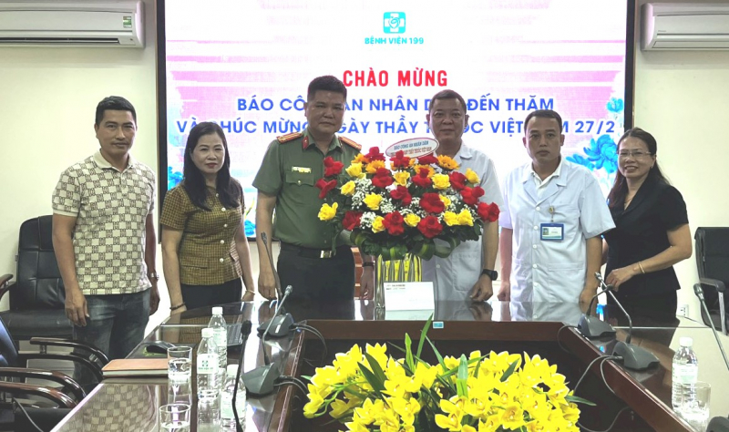 Báo CAND thăm và chúc mừng Bệnh viện 199 - Bộ Công an nhân Ngày Thầy thuốc Việt Nam -0