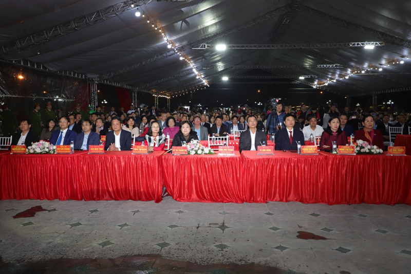 các đại biểu và nhân dân dự lễ phát lương đức thánh trần đền trần thương năm 2024.jpg -0