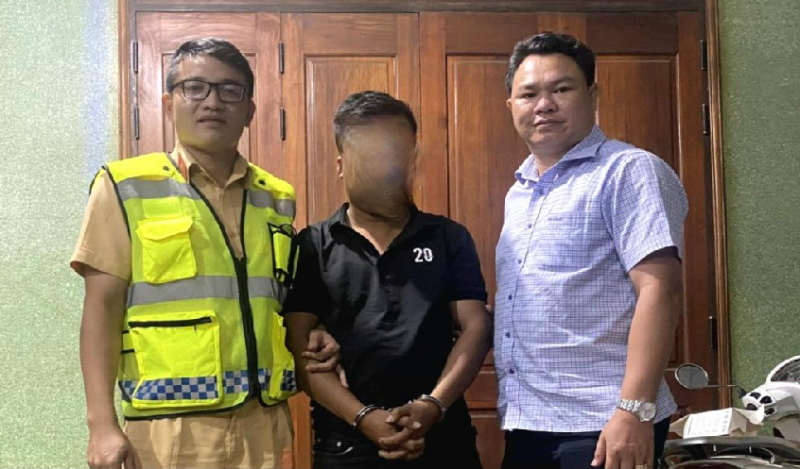 CSGT Đắk Nông bắt nghi phạm lừa đảo trên đường chạy trốn -0