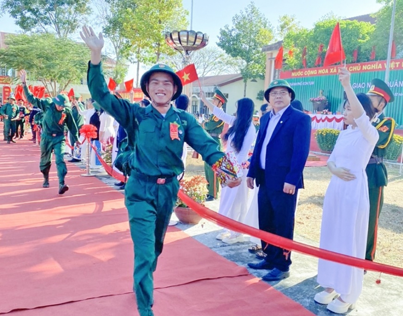 Hàng nghìn thanh niên các tỉnh Tây Nguyên hăng hái lên đường nhập ngũ -0