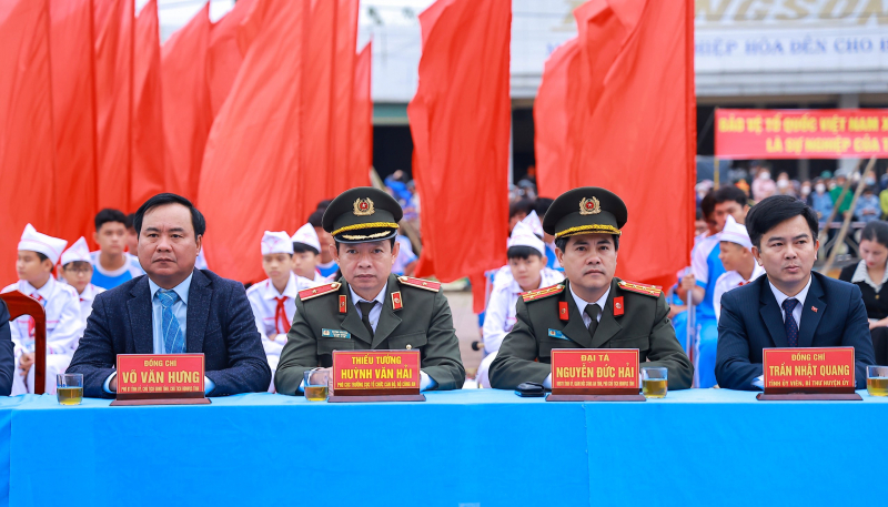 Tân binh nô nức lên đường tòng quân -0