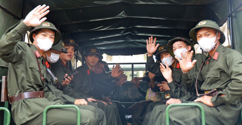 Tân binh nô nức lên đường tòng quân -0