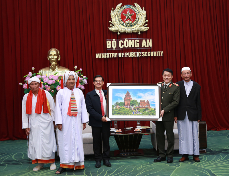 Tiếp tục tạo điều kiện cho các tôn giáo hoạt động tự do trong khuôn khổ pháp luật -0