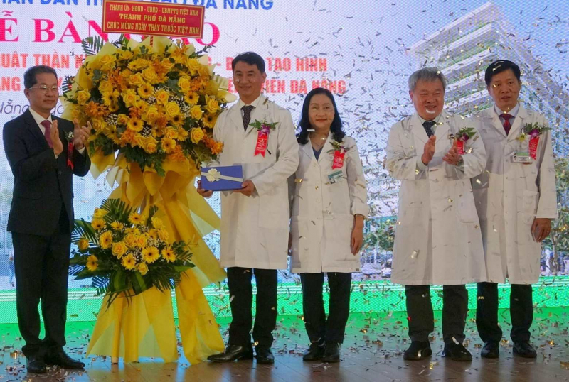 Đà Nẵng giải thưởng “Tỏa sáng Blouse trắng năm 2023