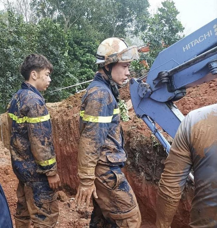 Cảnh sát PCCC và CNCH nỗ lực trục vớt thi thể 2 nạn nhân bị tai nạn dưới giếng sâu -0