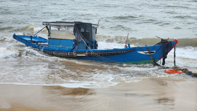 Tìm thấy thi thể người đi câu cá sau 3 ngày mất tích trên biển -0