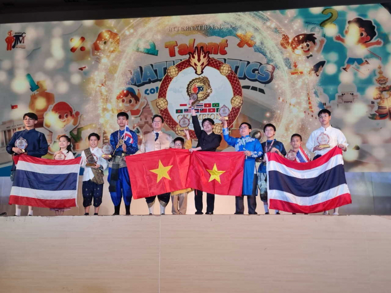 nhận giải.jpg -0