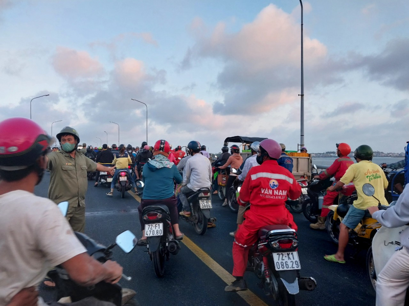 Khẩn trương điều tra vụ cần cẩu đứt dây cáp đè người đi đường tử vong -0