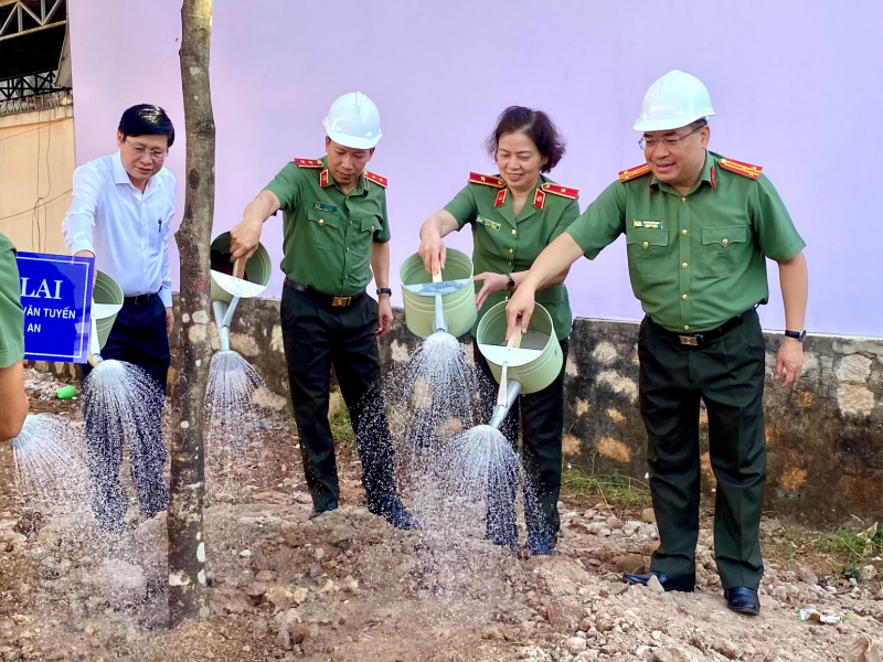 Thứ trưởng Lê Văn Tuyến dự lễ khởi công xây dựng 36 trụ sở làm việc Công an xã tỉnh Bà Rịa-Vũng Tàu -0