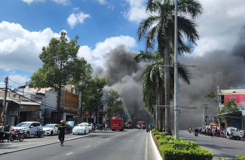 Dập tắt hoàn toàn vụ cháy Garge ô tô Kim Thu ở TP Cần Thơ -0