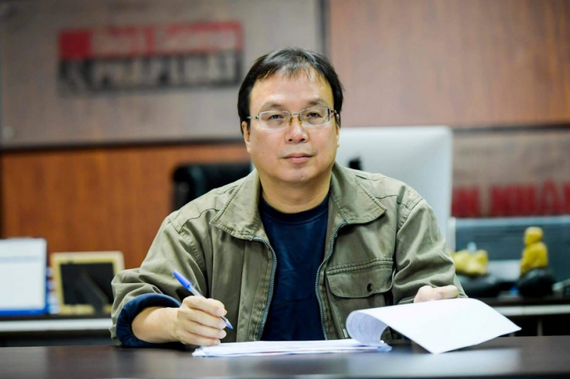 Nguyễn Tiến Thanh - “Phục sinh ánh sáng trên ngơ ngác buồn” -0