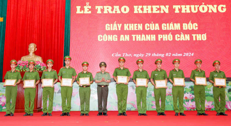 Khen thưởng lực lượng chữa cháy Garage ô tô ở Cần Thơ -0